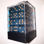 Dés  Chessex - Set de 36 Dés - À 6 Faces Couleur - Opaque - Bleu Gris/Or